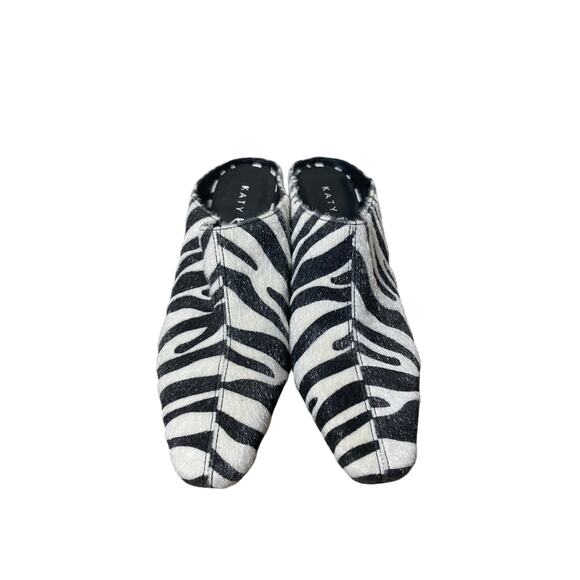 NWOB Katy Perry Black White Zebra Faux Fur Slip on Kitten Heel Sz 6 - Picture 1 of 2